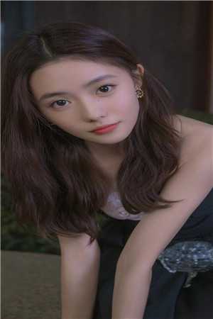 爱恨已去，徒留山川成灰男女主人公